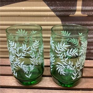 Green Embossed Leaf Pattern Glass Tumblers Juice Glasses Vintage